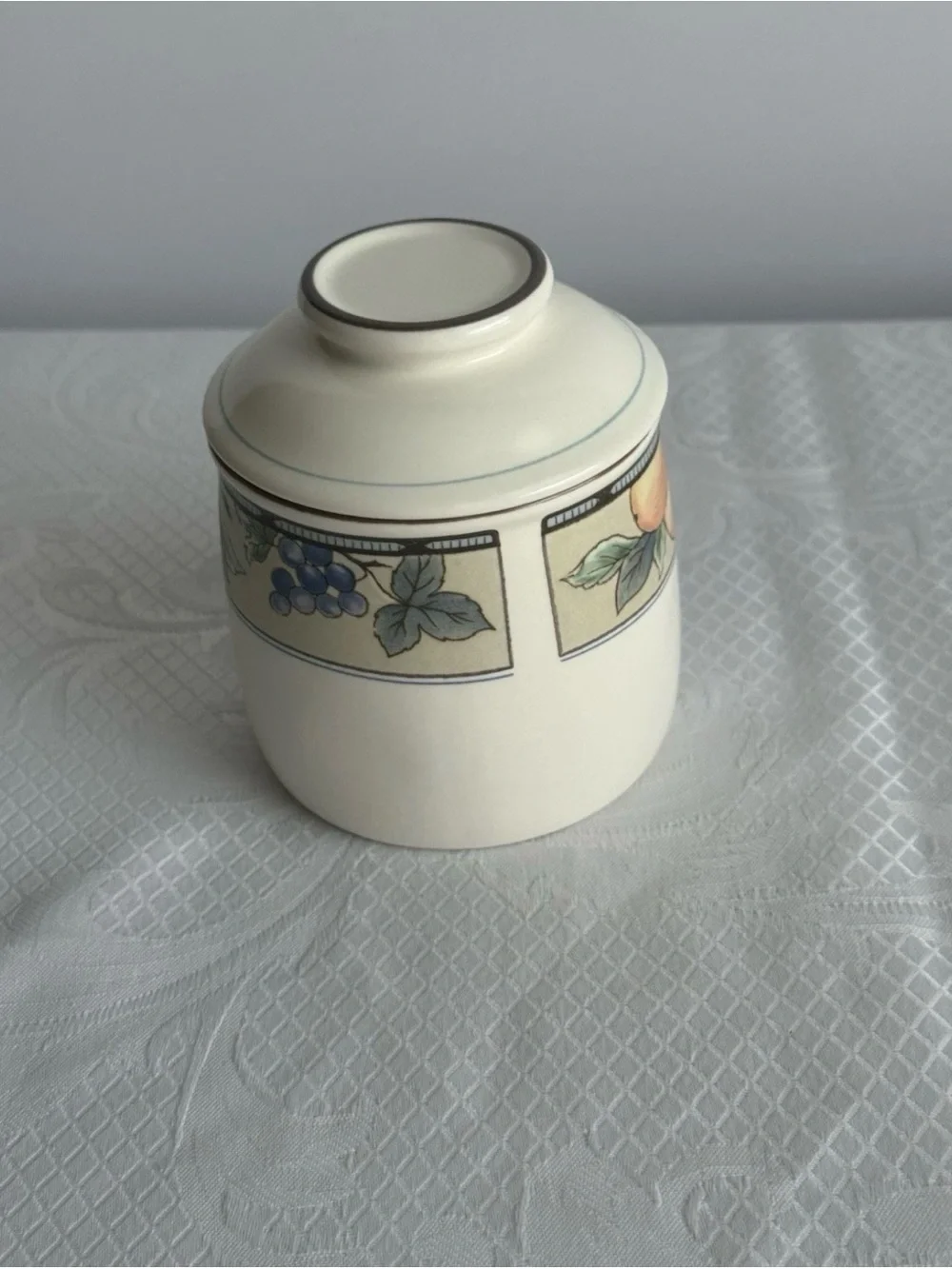 Mikasa Intaglio Garden Harvest CAC29 Mini Kitchen Canister 4.5” w/ Lid-Vintage